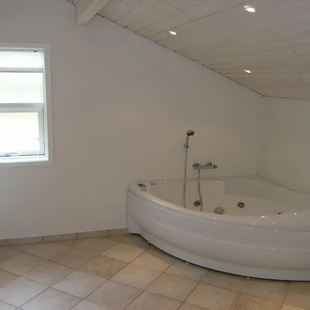 Three-bedroom Holiday In * Hals